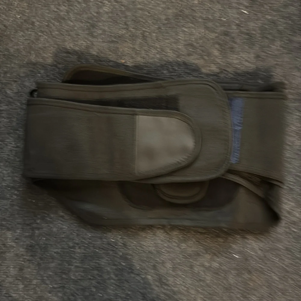 Mueller Back Brace - Picture 2 of 3